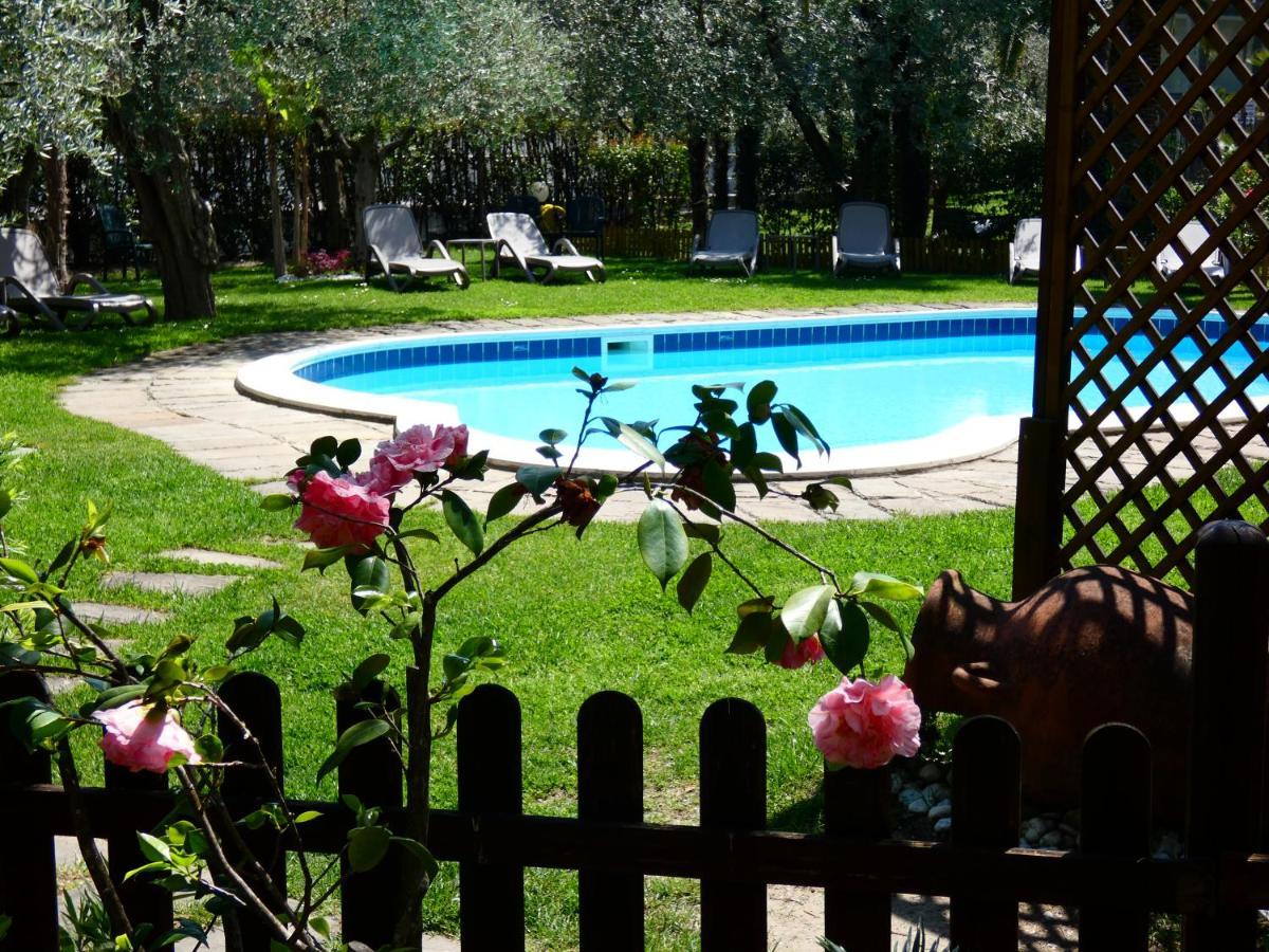 ריבה דל גארדה Residence Villa Degli Aranci מראה חיצוני תמונה